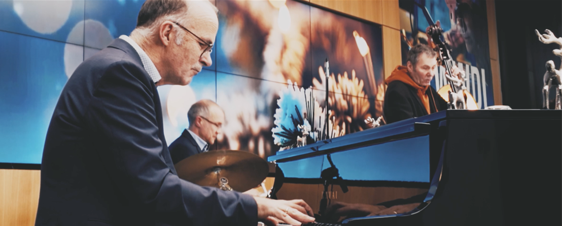 Herr Prof. Dr. Reuter mit seiner Weihnachtsband